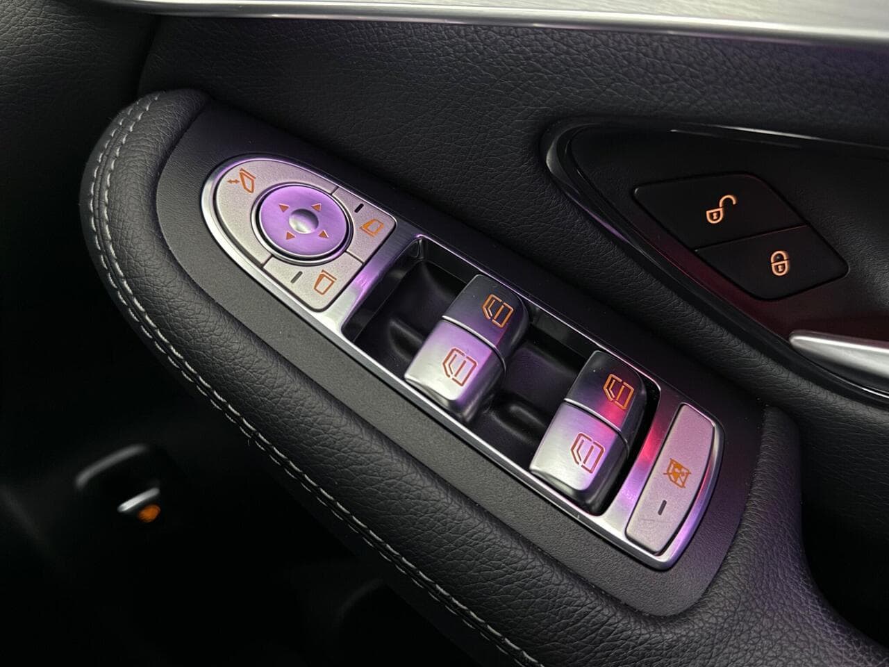 Mercedes-Benz GLC thumbnail Door Interior