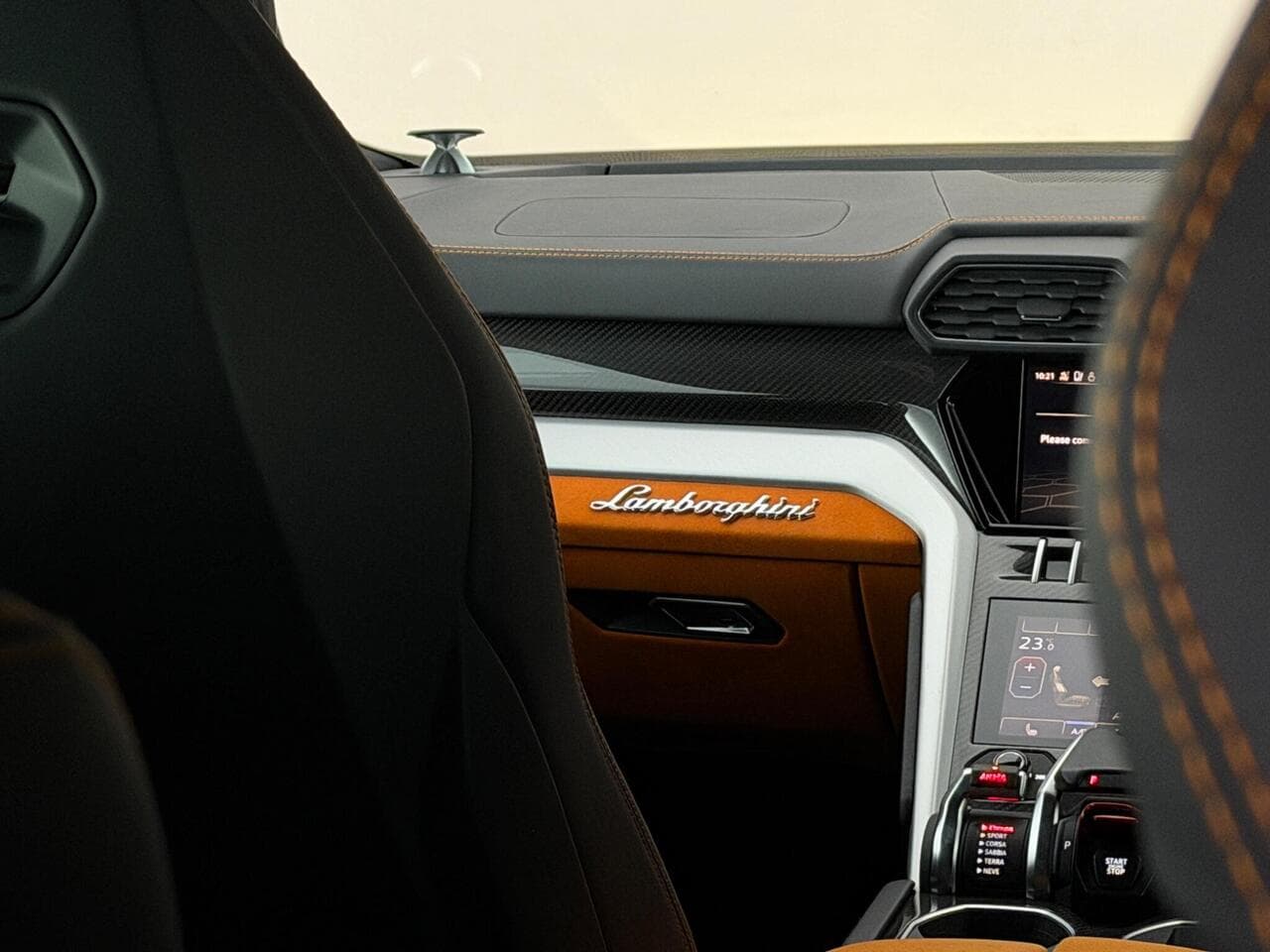 Lamborghini Urus thumbnail Misc Controls