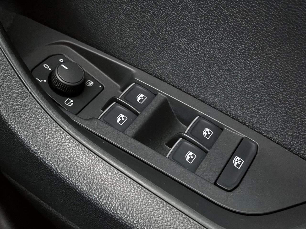 Skoda Karoq thumbnail Misc Controls