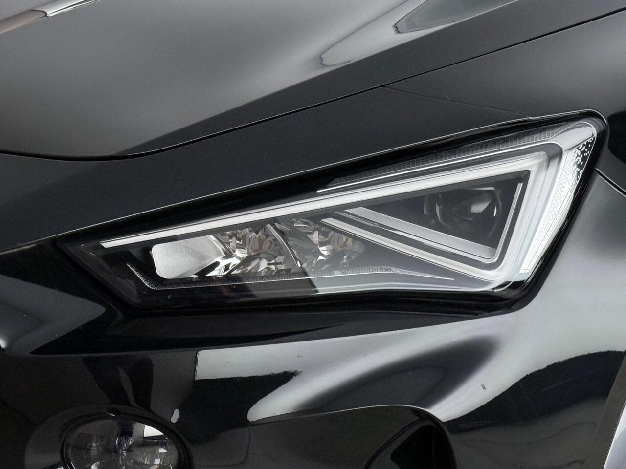 CUPRA Formentor thumbnail Lights Front