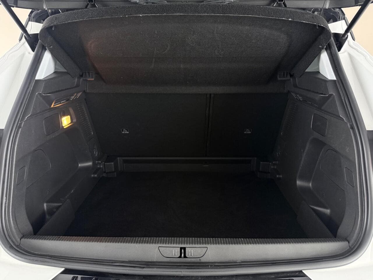 Vauxhall Grandland thumbnail Boot