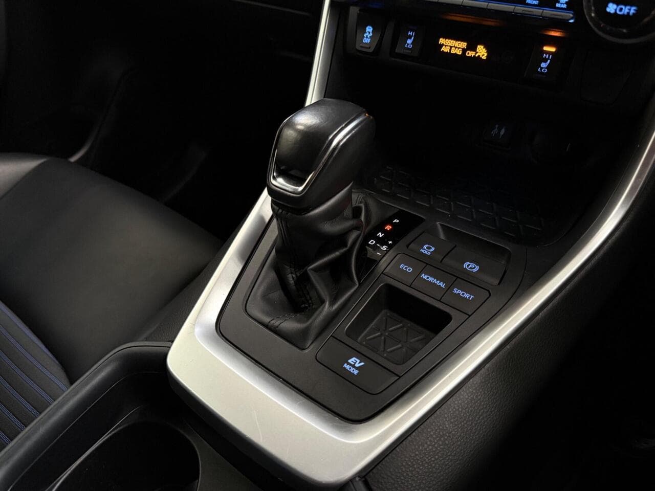 Toyota RAV4 thumbnail Interior Front