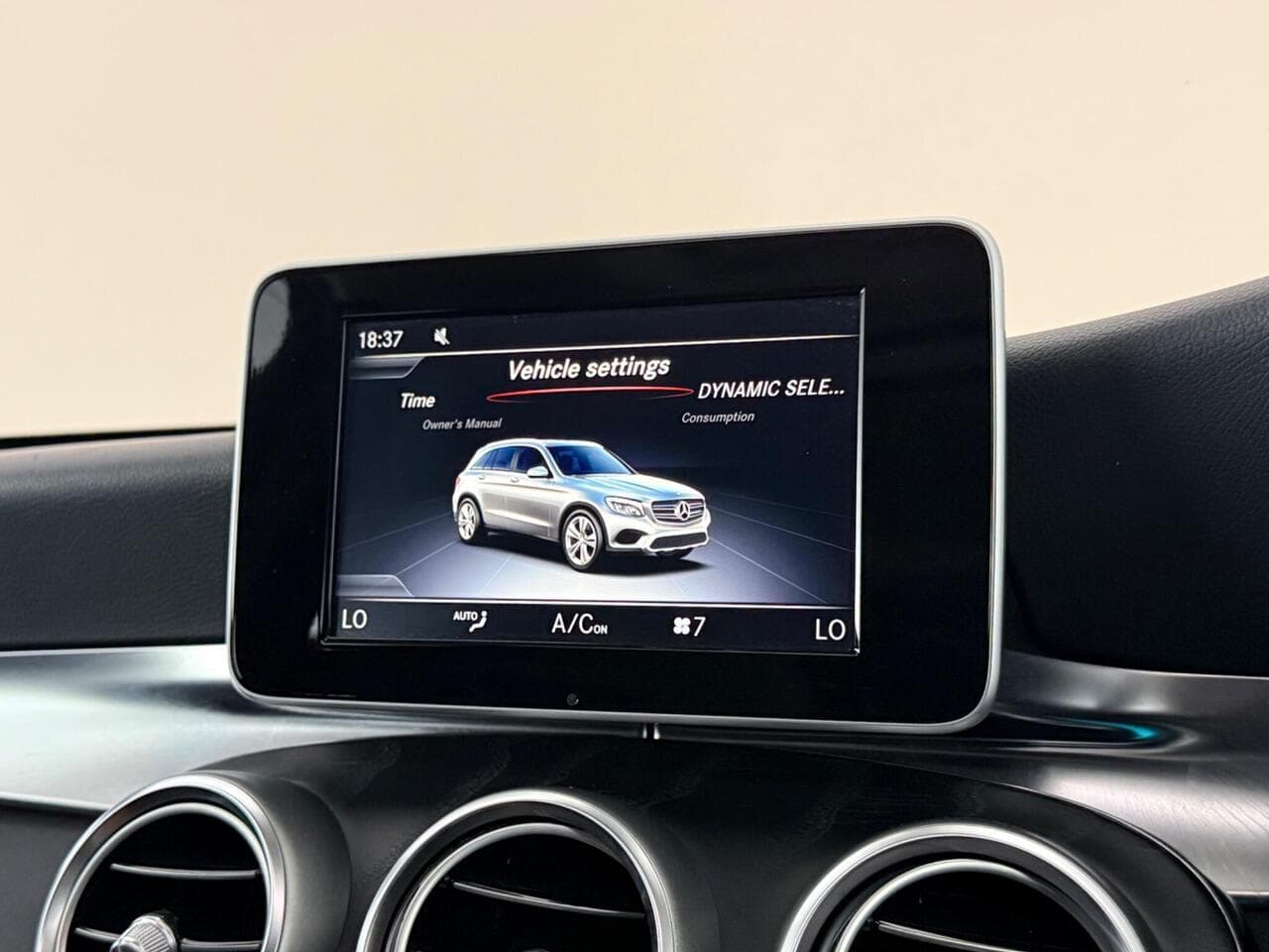 Mercedes-Benz GLC thumbnail Infotainment System