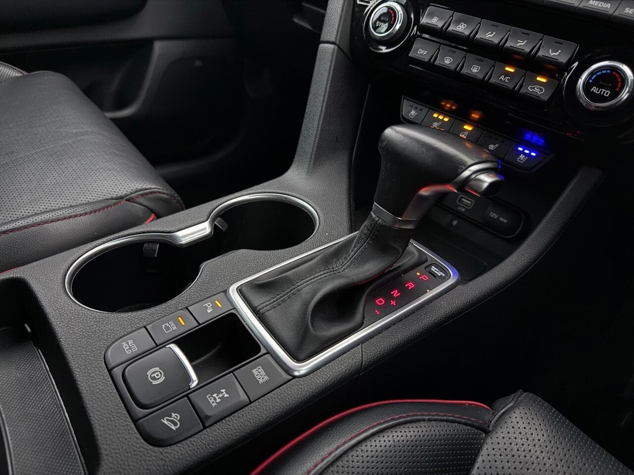 Kia Sportage thumbnail Interior Front
