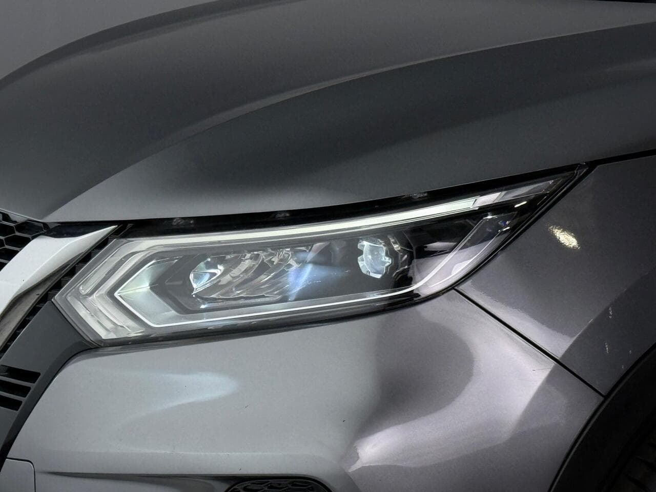 Nissan Qashqai thumbnail Lights Front