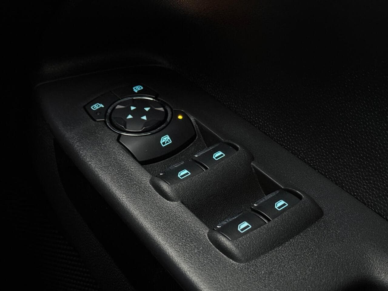 Ford EcoSport thumbnail Misc Controls