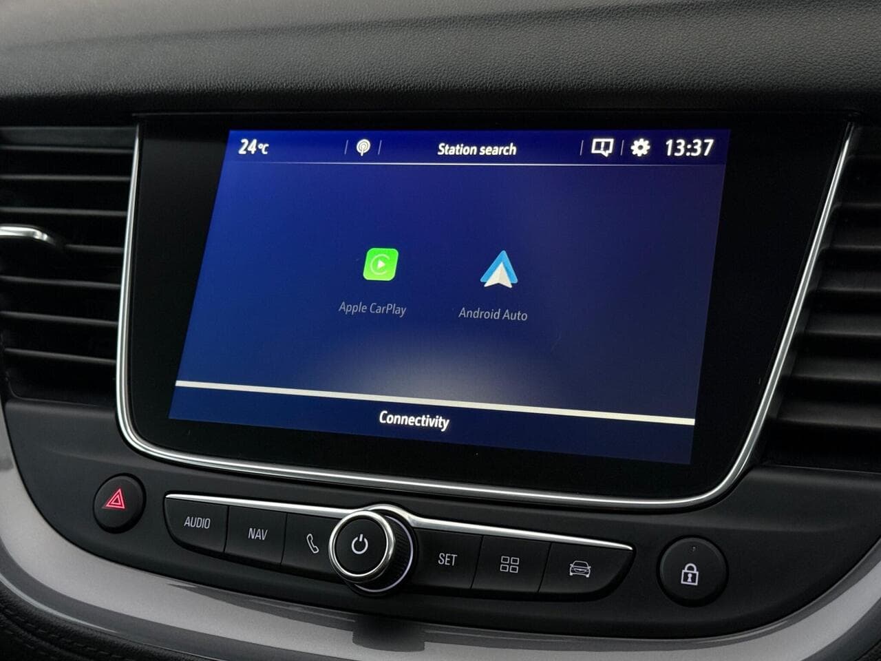 Vauxhall Grandland X thumbnail Infotainment System