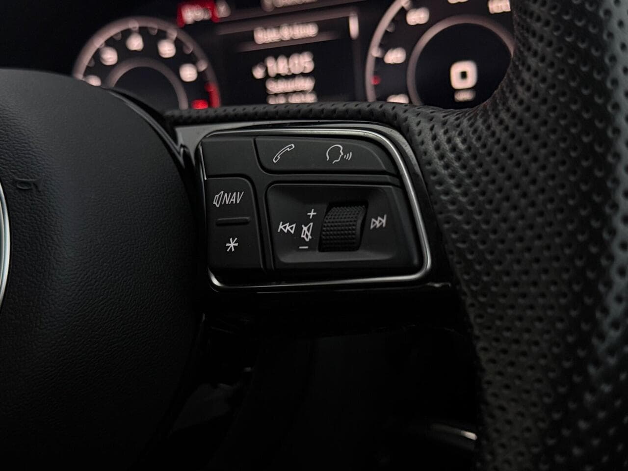 Audi Q2 thumbnail Misc Controls