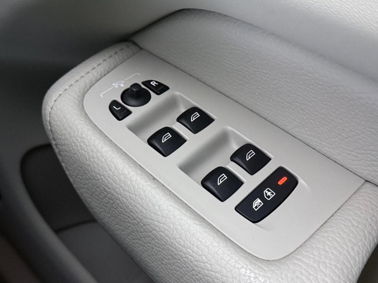 Volvo XC60 thumbnail Misc Controls