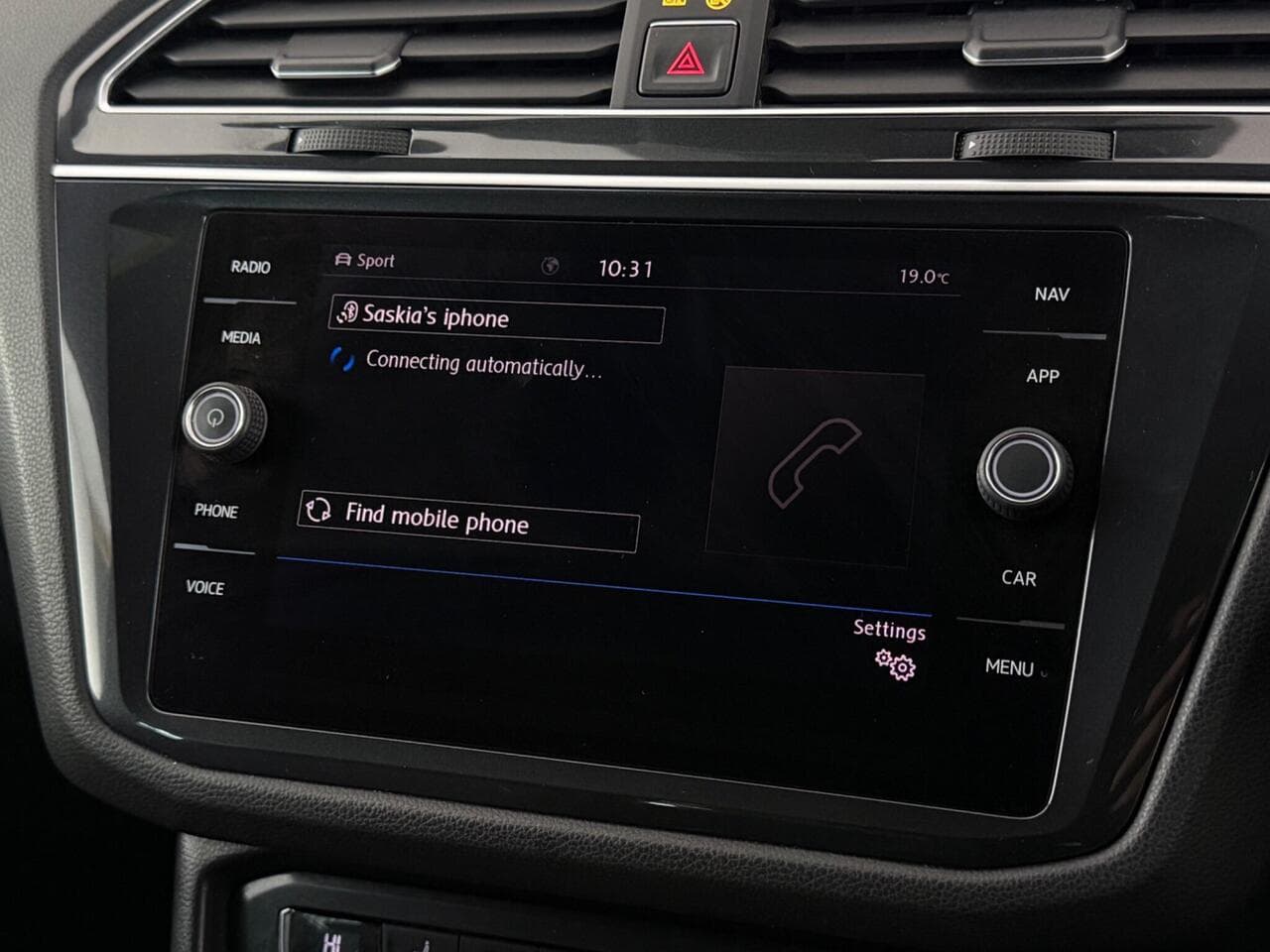 Volkswagen Tiguan thumbnail Infotainment System