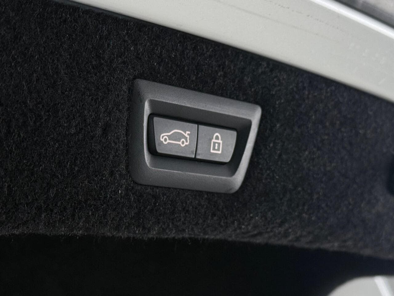 BMW 8 Series Gran Coupe thumbnail Misc Controls