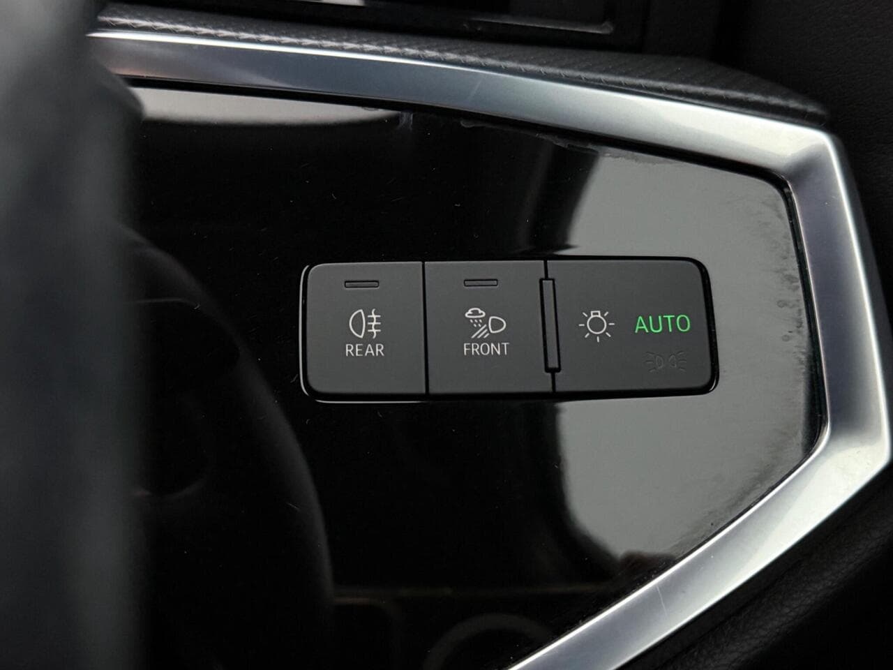 Audi Q3 thumbnail Misc Controls