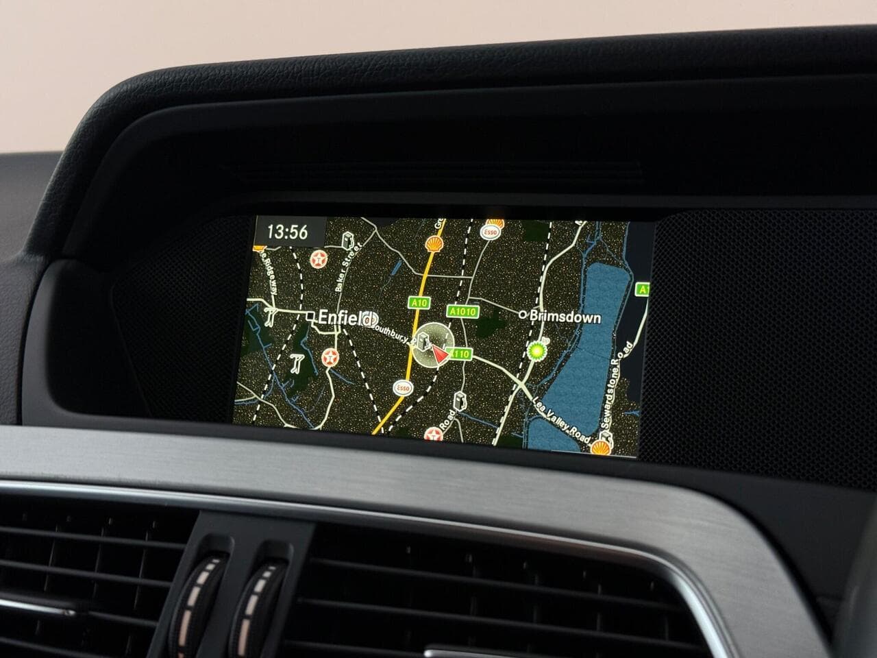 Mercedes-Benz C Class thumbnail Infotainment System
