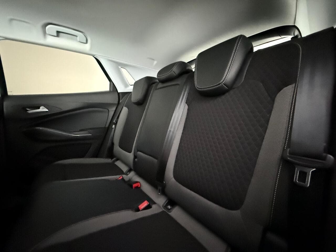 Vauxhall Grandland X thumbnail Seats Rear