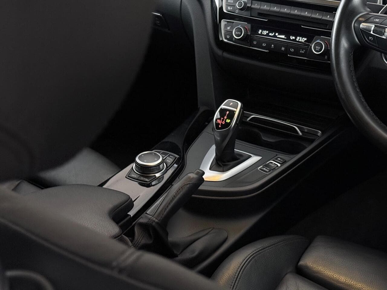 BMW 3 Series thumbnail Interior Front