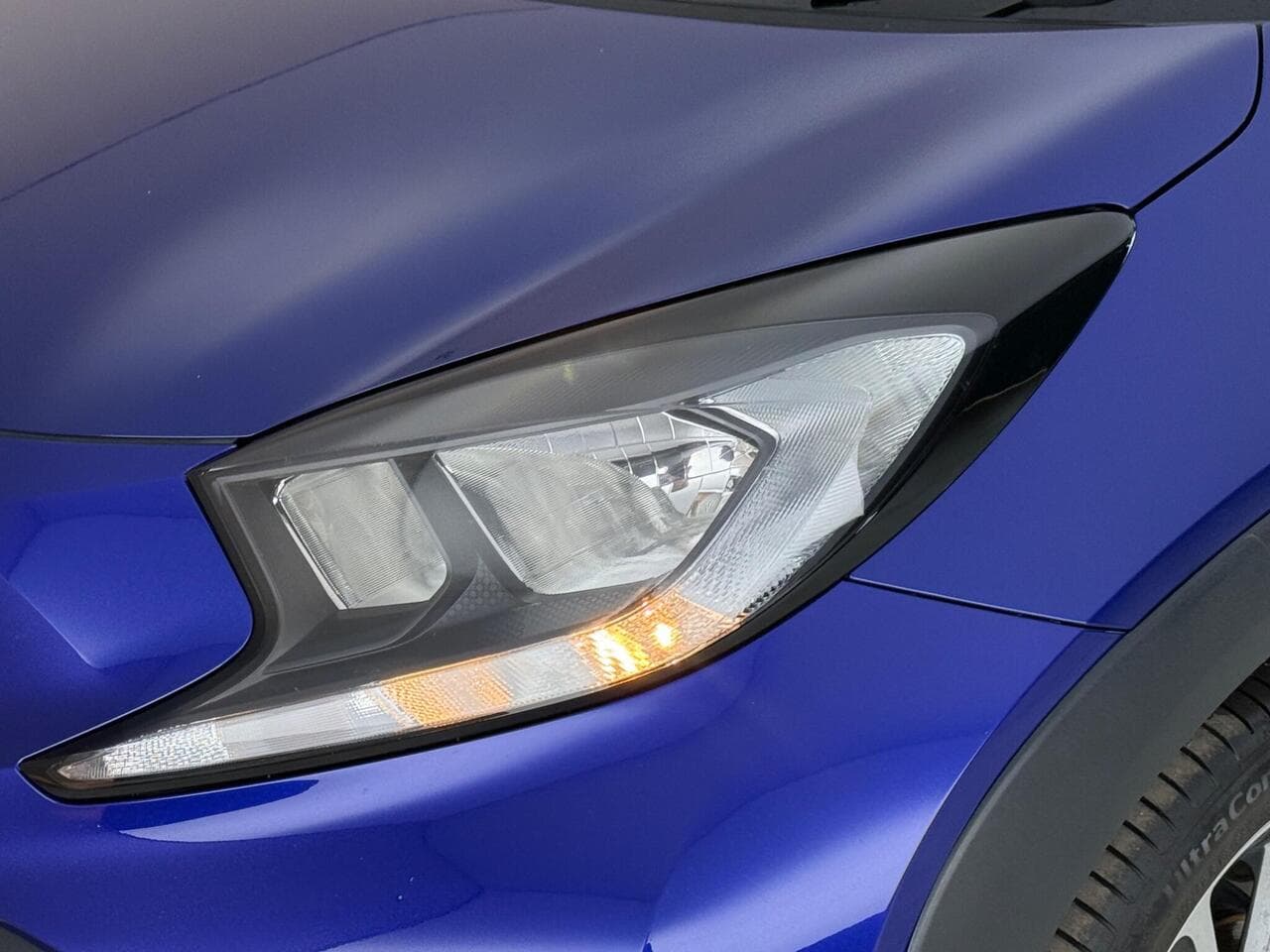 Toyota Aygo X thumbnail Lights Front