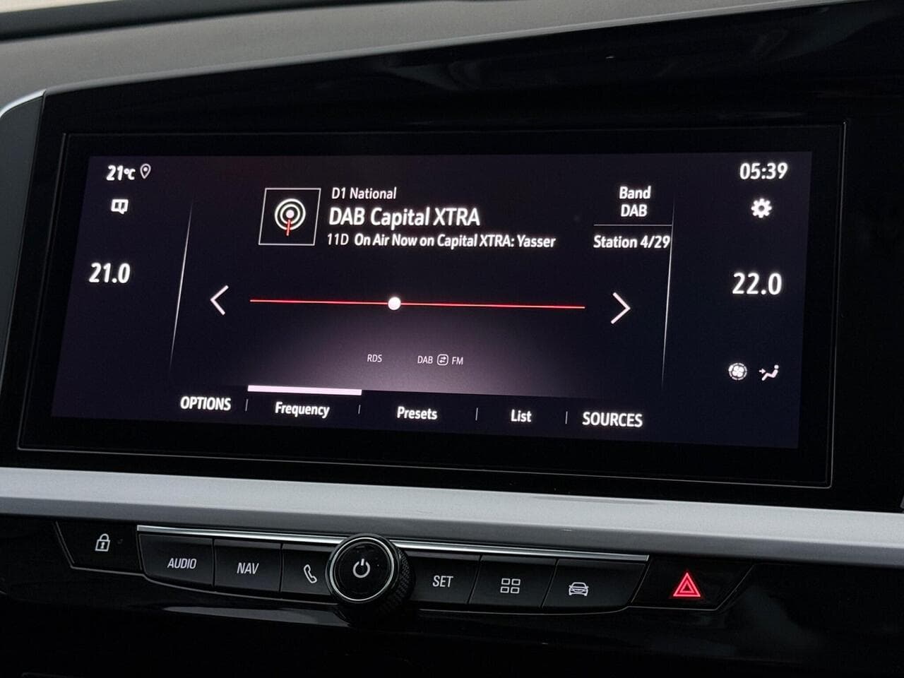 Vauxhall Grandland thumbnail Infotainment System