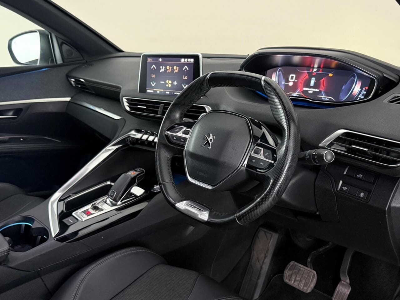 Peugeot 5008 thumbnail Interior Front