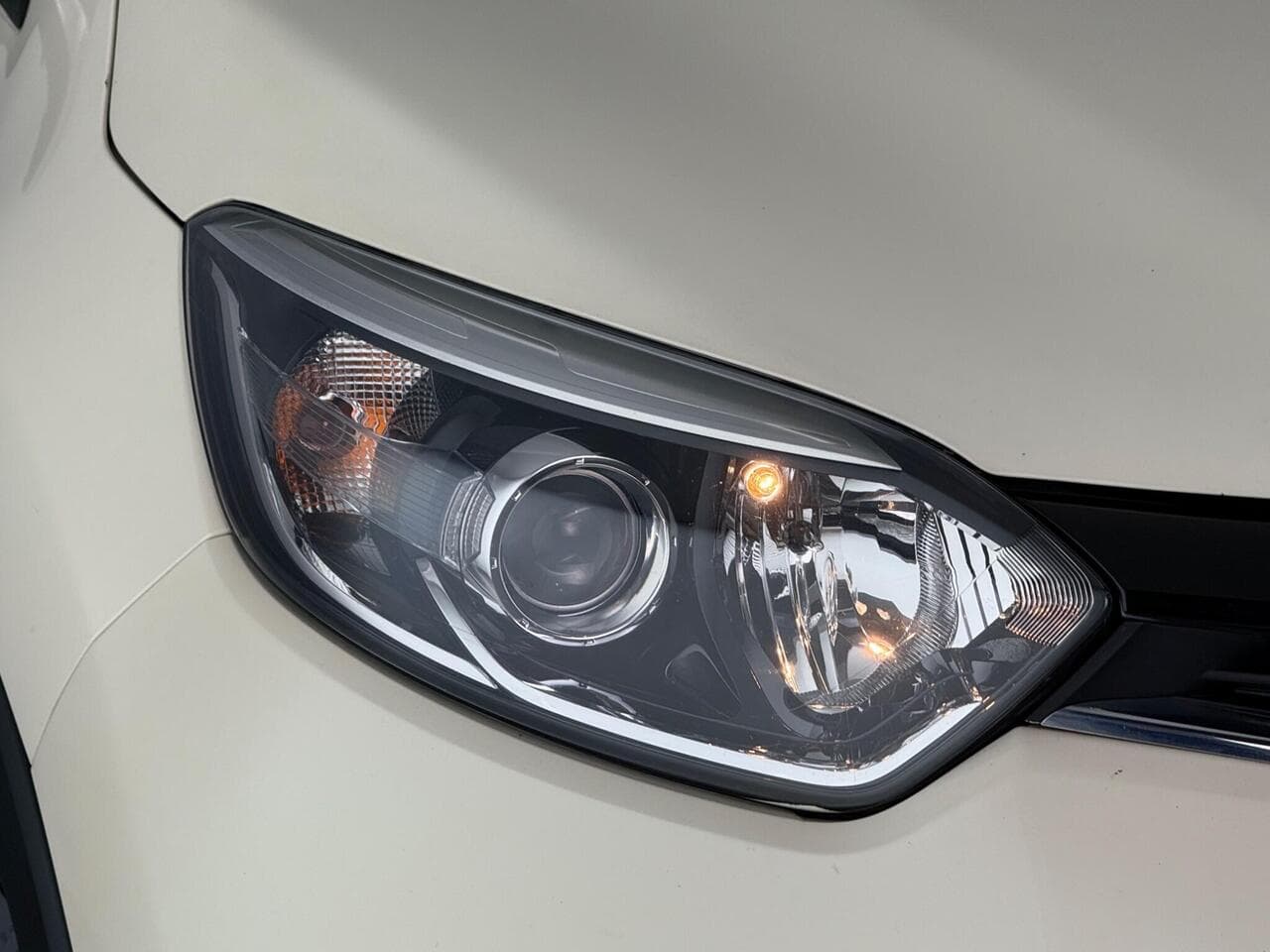 Renault Captur thumbnail Lights Front