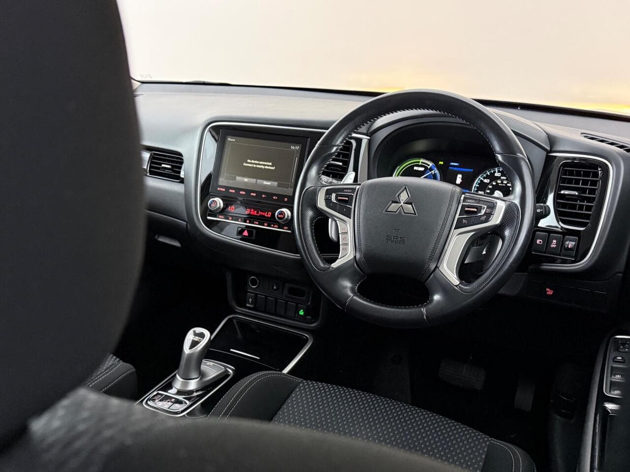 Mitsubishi Outlander thumbnail Interior Front