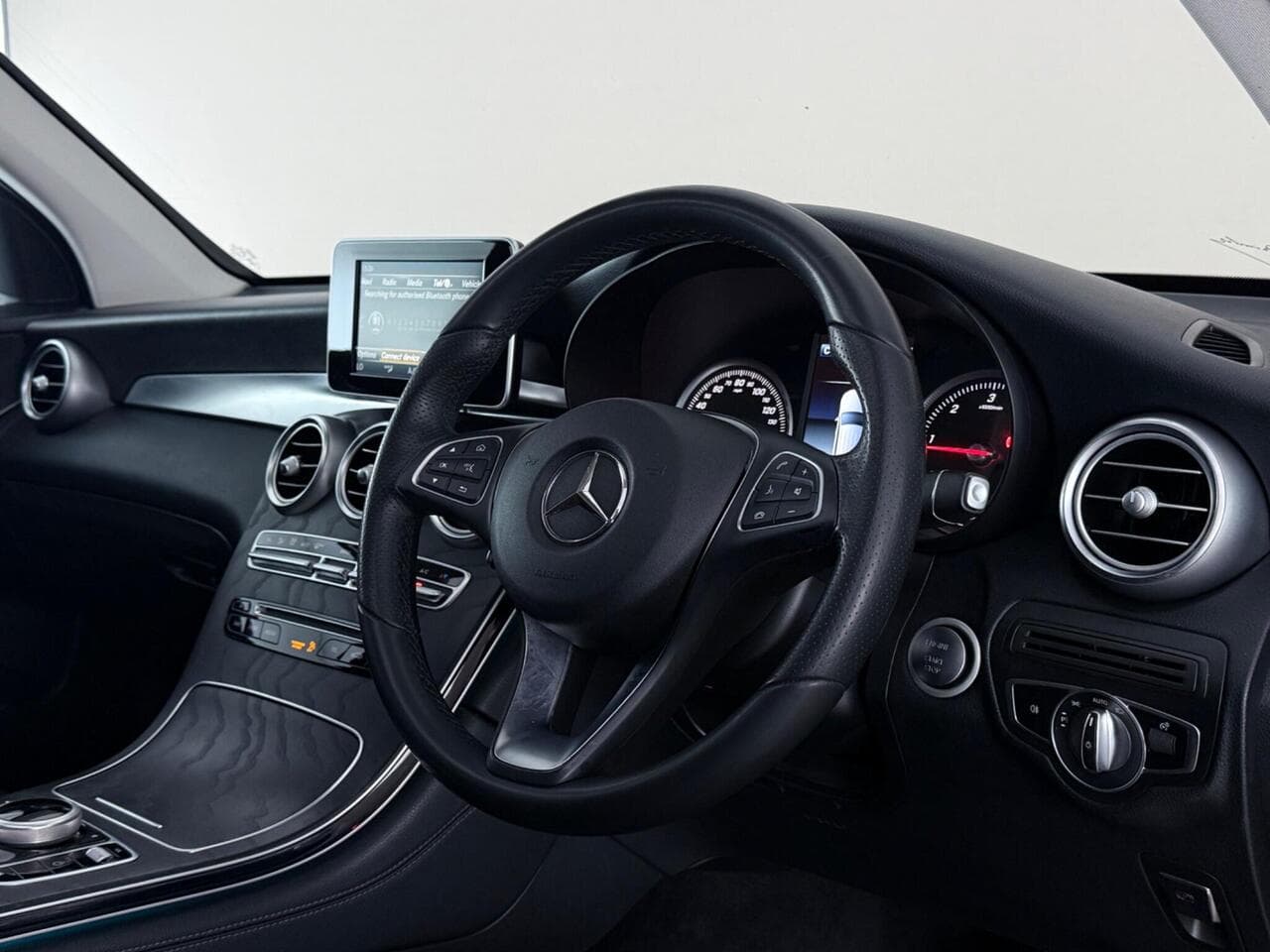 Mercedes-Benz GLC thumbnail Interior Front