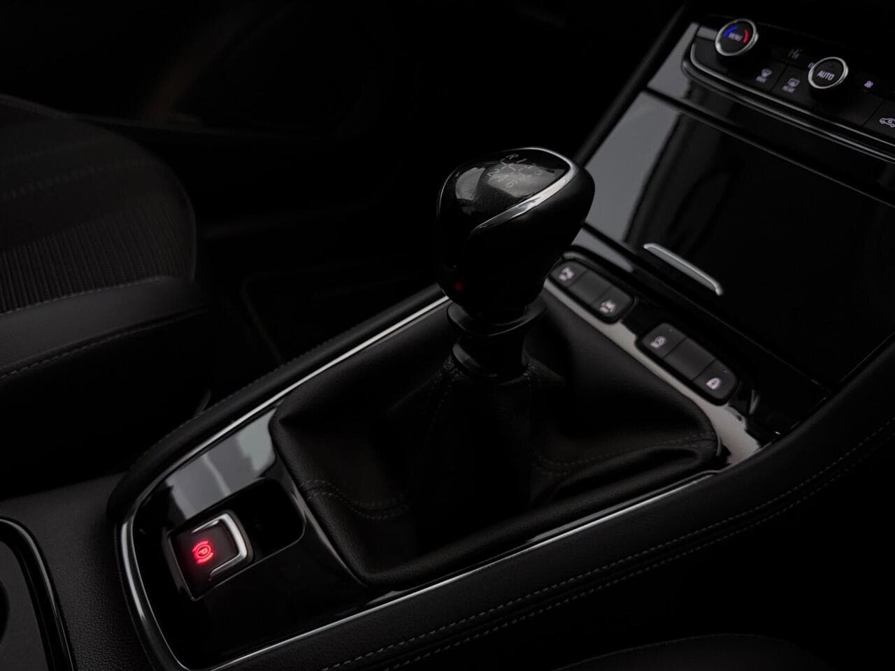 Vauxhall Grandland thumbnail Interior Front