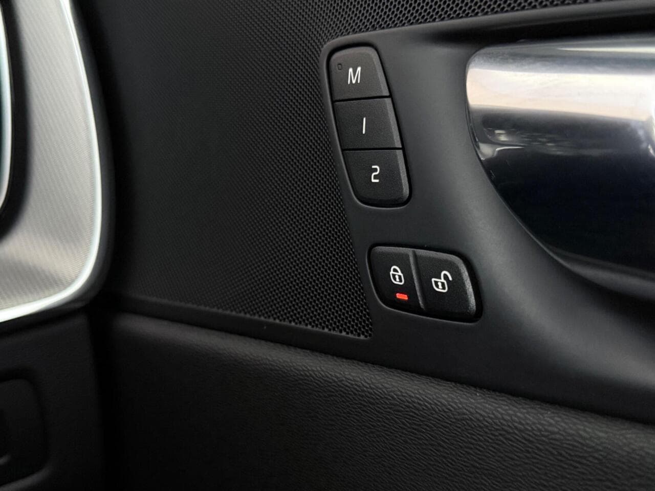 Volvo XC60 thumbnail Misc Controls