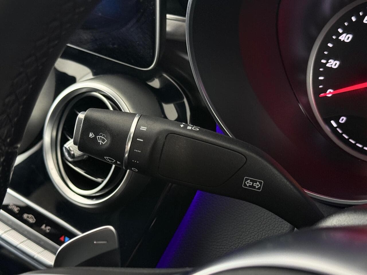 Mercedes-Benz C Class thumbnail Misc Controls