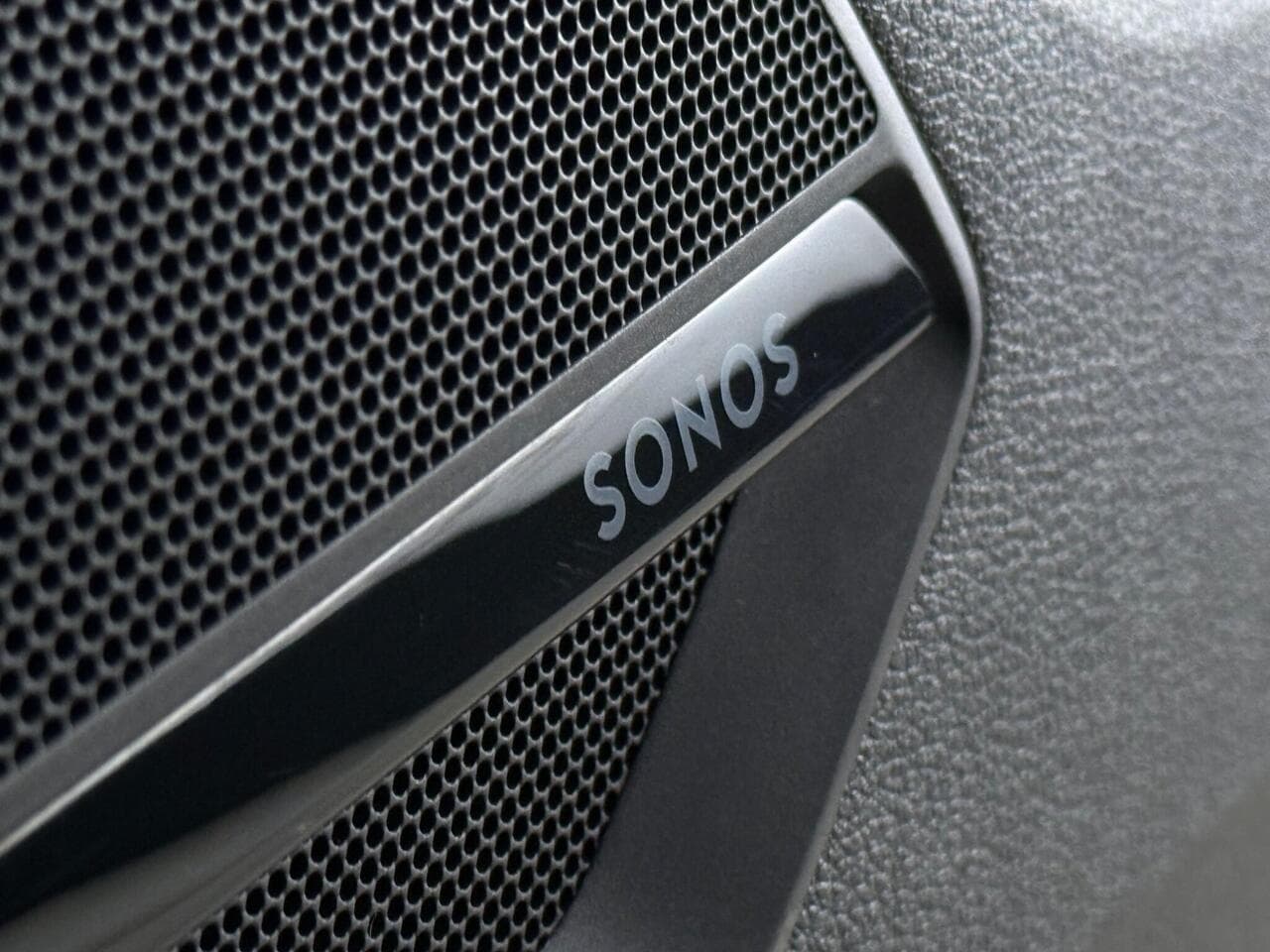 Audi Q2 thumbnail Badge Exterior