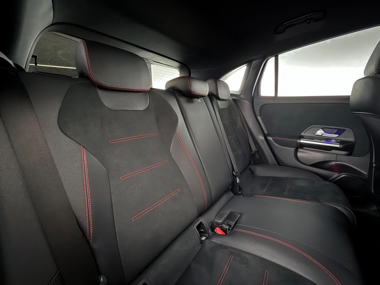 Mercedes-Benz GLA thumbnail Seats Rear