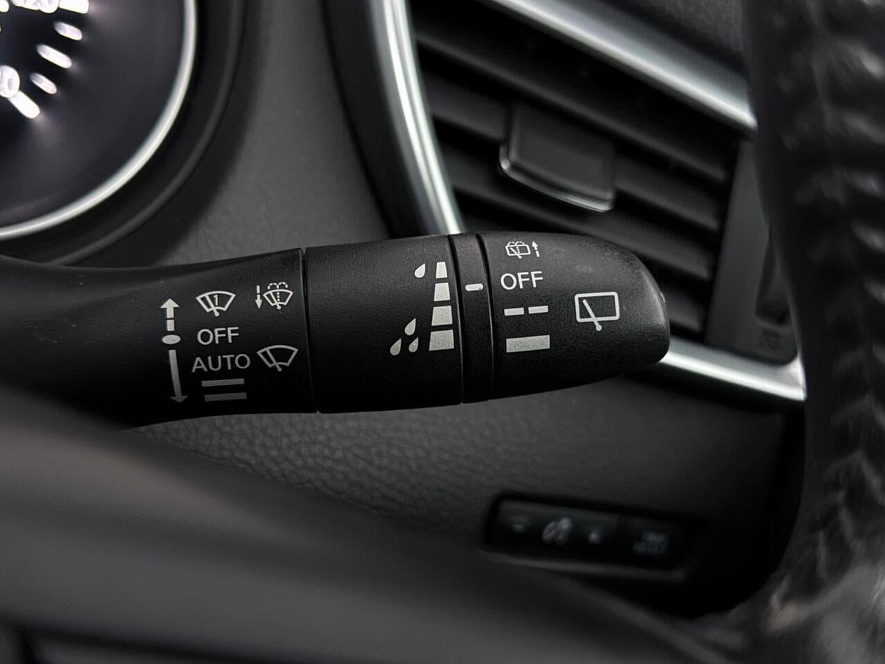 Nissan Qashqai thumbnail Misc Controls