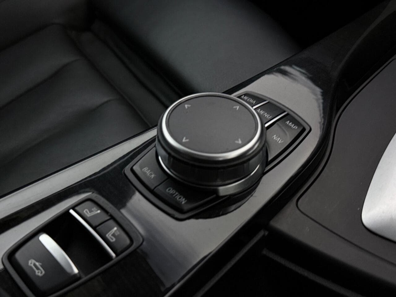BMW 4 Series thumbnail Interior Front