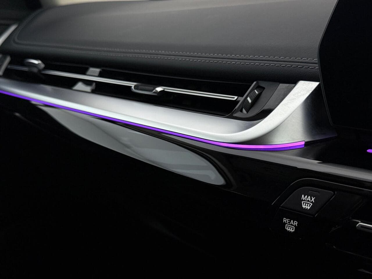 BMW X1 thumbnail Glove Box