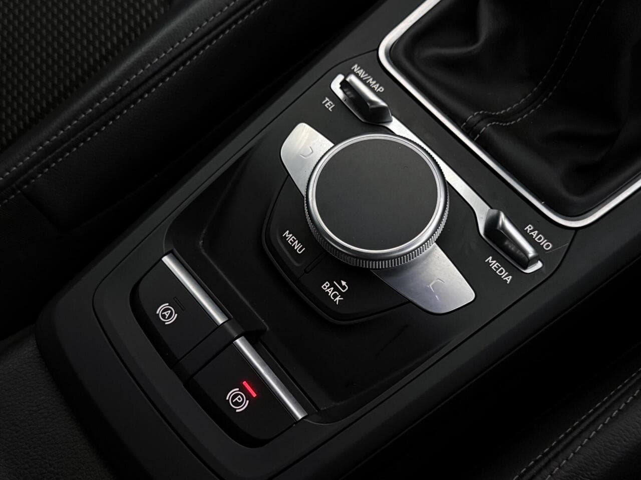 Audi Q2 thumbnail Misc Controls