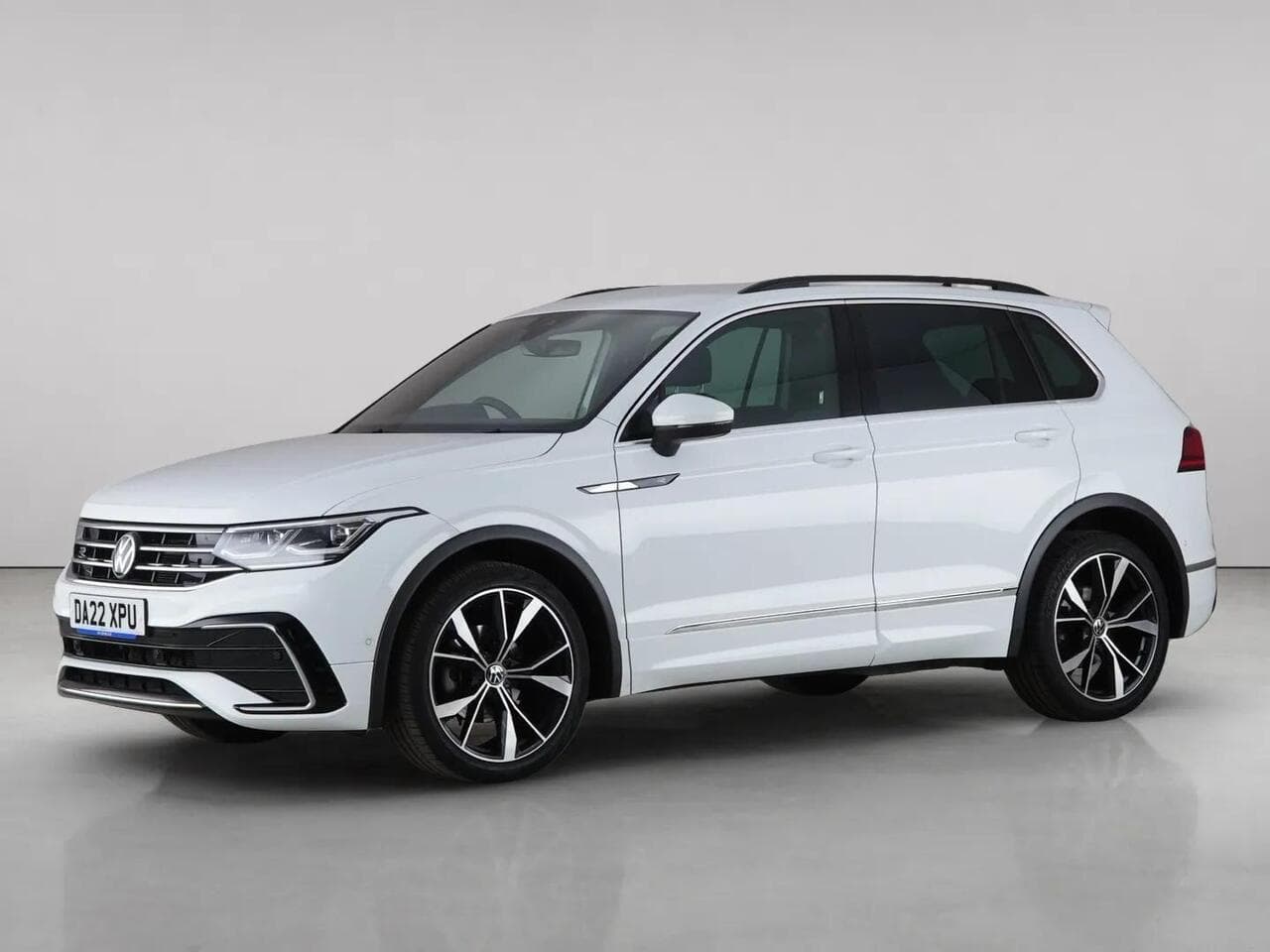 Volkswagen Tiguan thumbnail Front Left