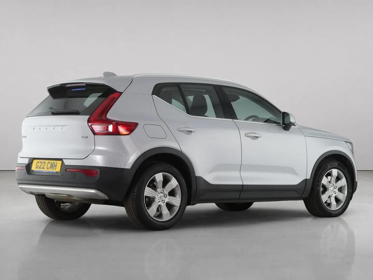 Volvo XC40 thumbnail Rear Right