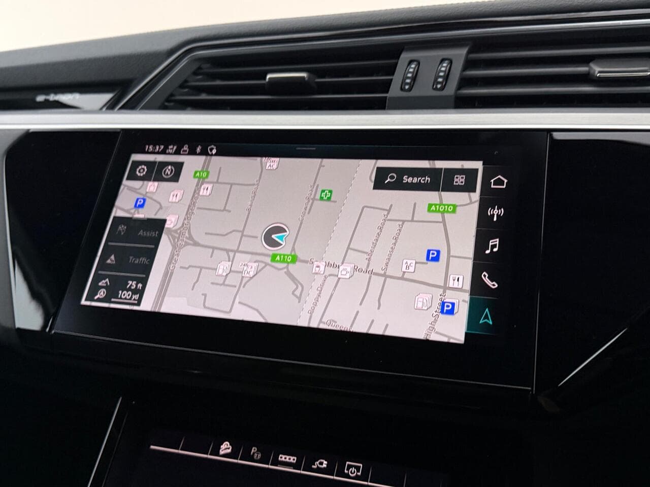 Audi e-tron thumbnail Infotainment System