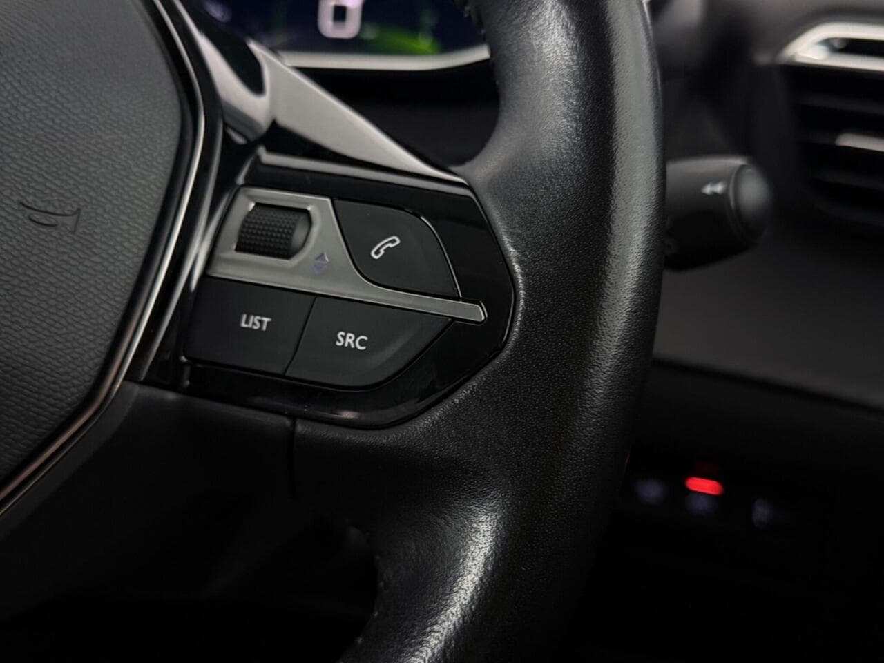 Peugeot 2008 thumbnail Misc Controls