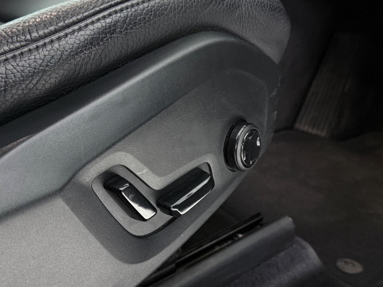 Volvo XC60 thumbnail Misc Controls