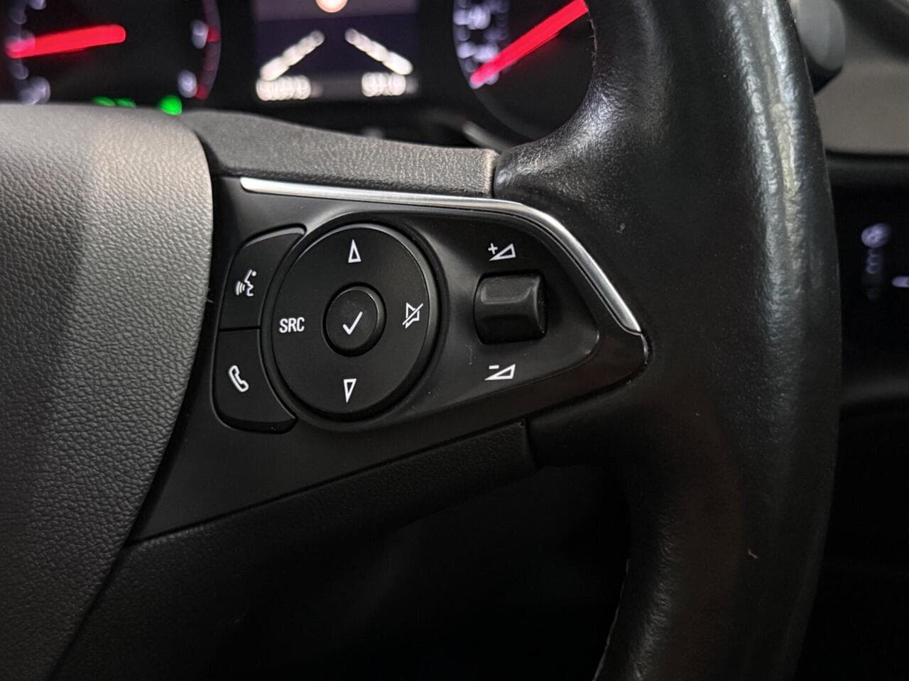 Vauxhall Grandland X thumbnail Misc Controls