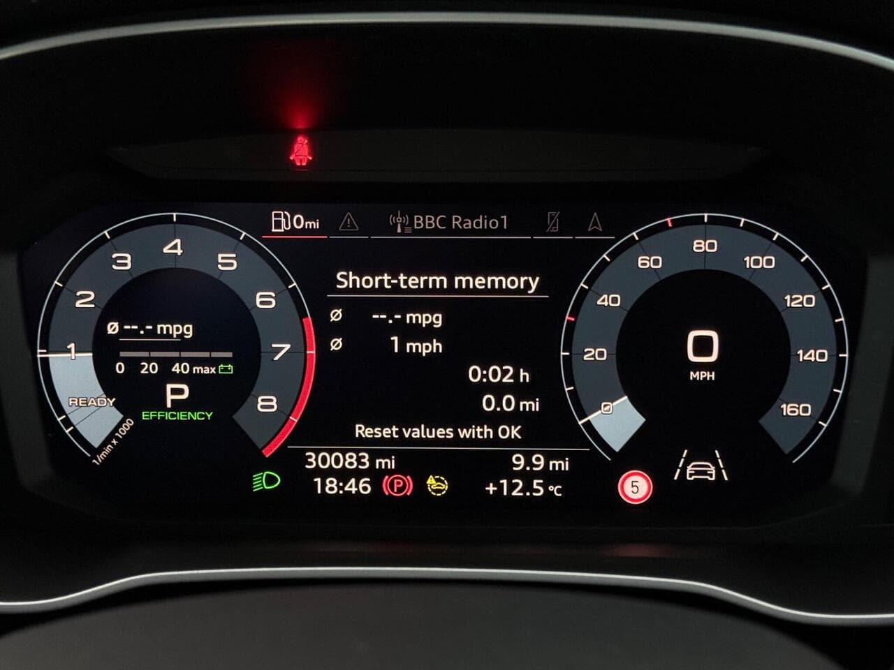 Audi Q3 thumbnail Driver Instruments