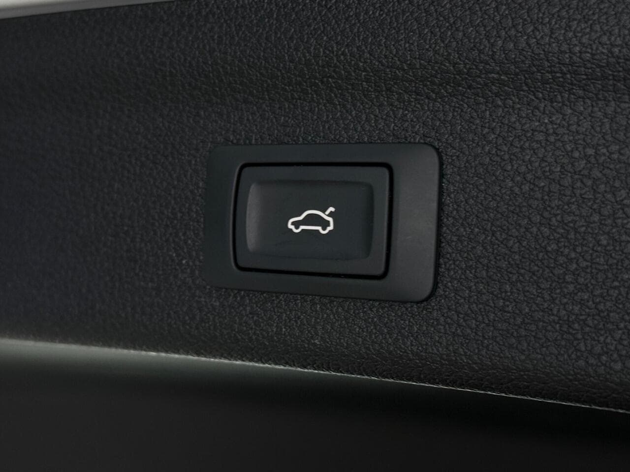 Audi Q3 thumbnail Misc Controls
