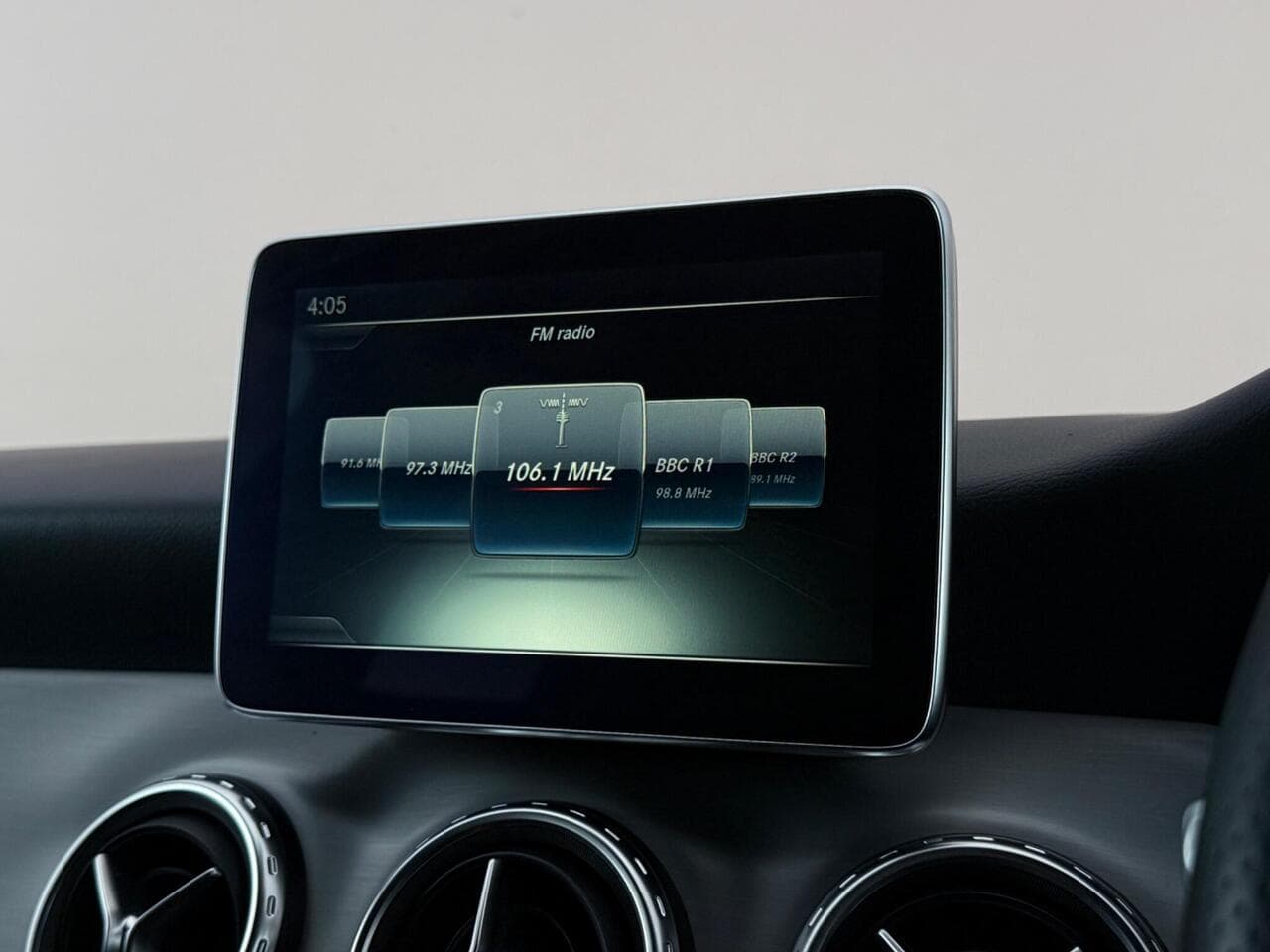 Mercedes-Benz GLA thumbnail Infotainment System