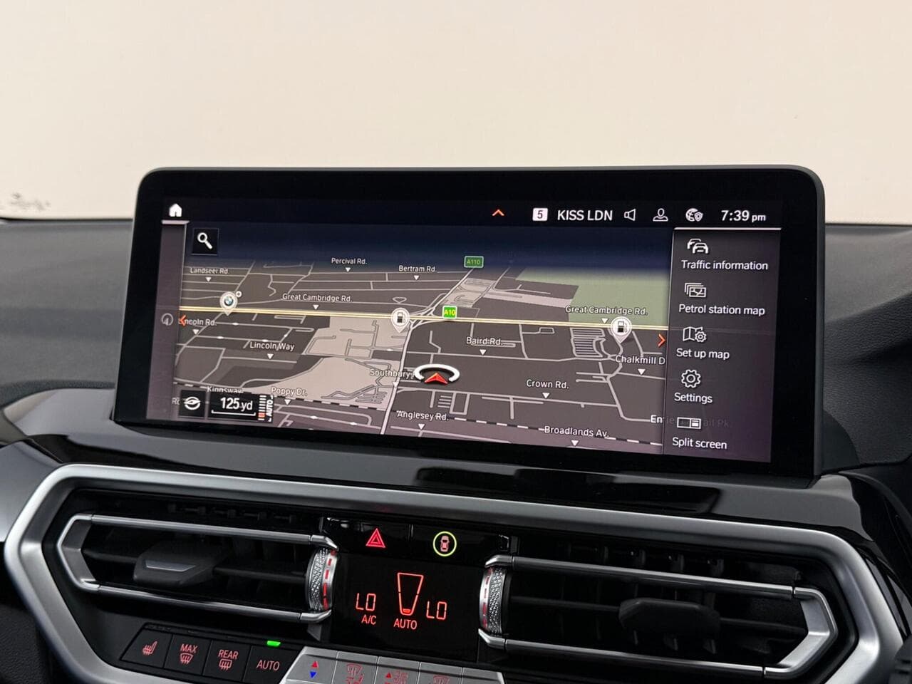 BMW X3 thumbnail Infotainment System