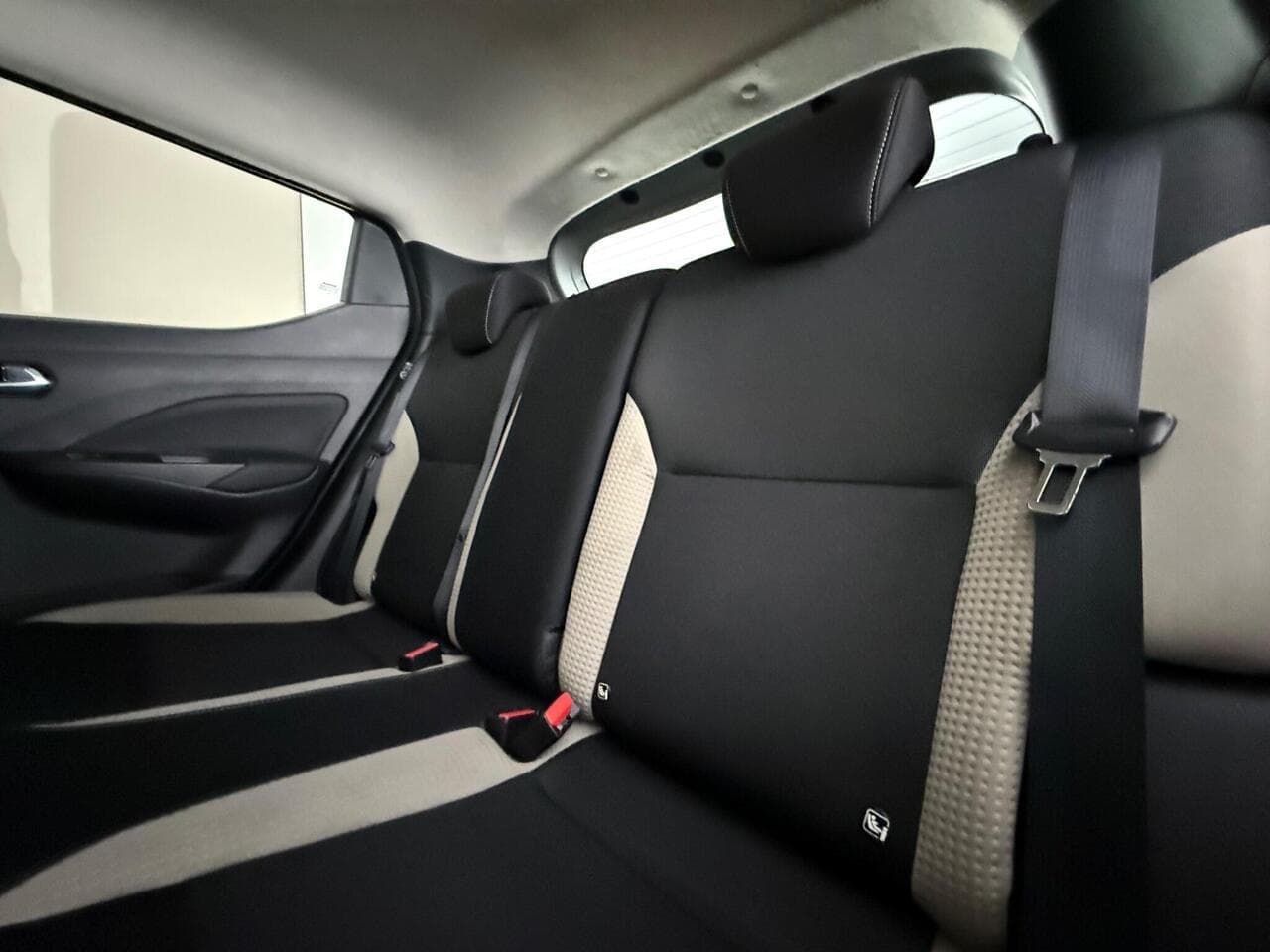 Nissan Micra thumbnail Seats Rear