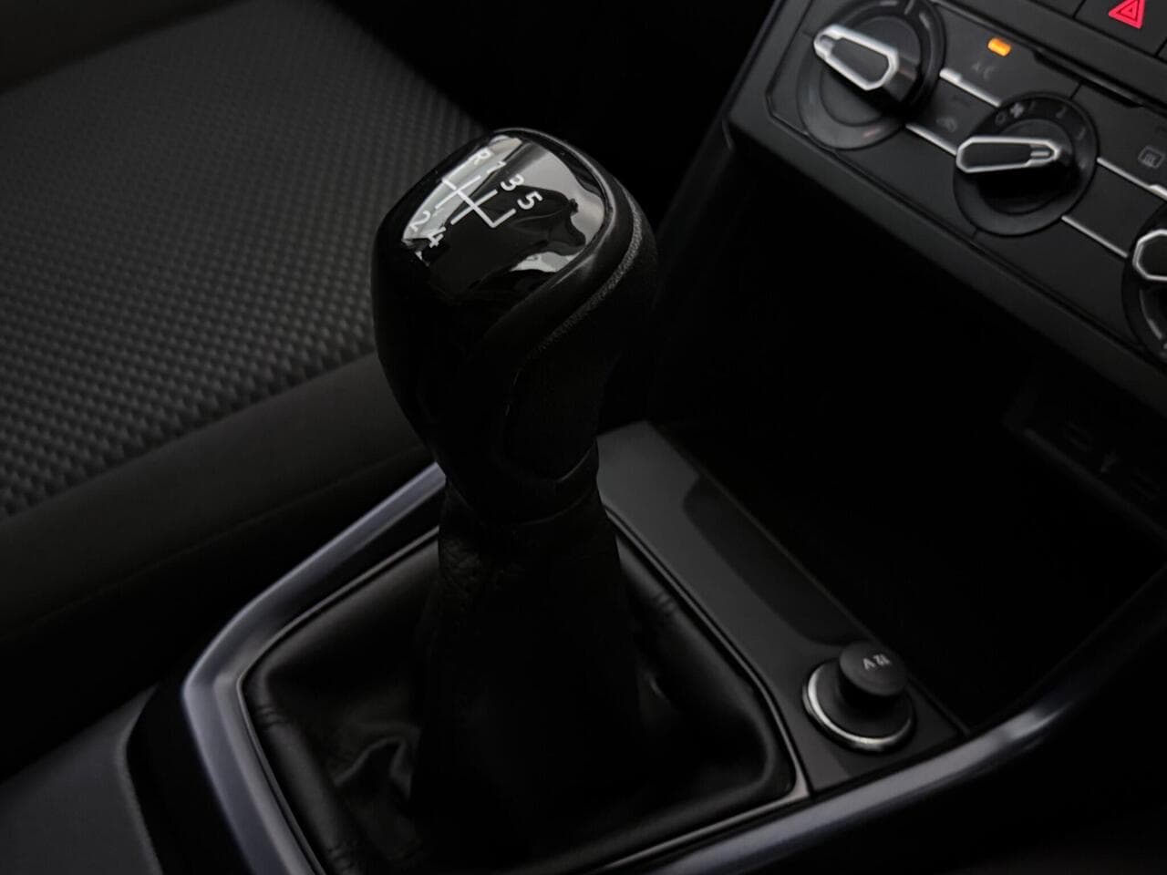 Volkswagen T-Cross thumbnail Interior Front