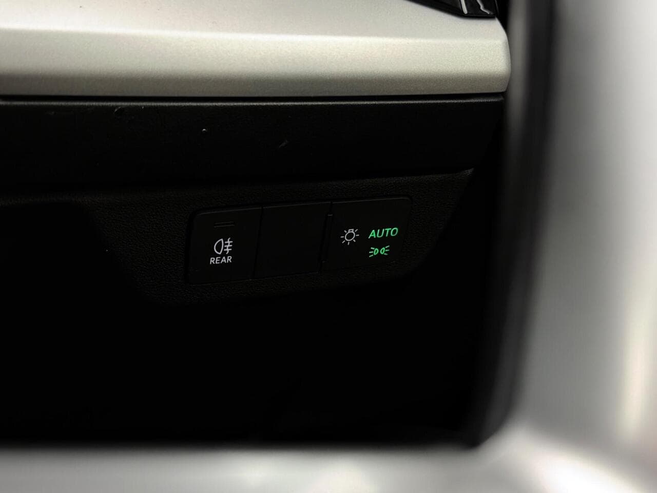 Audi Q4 e-tron thumbnail Misc Controls