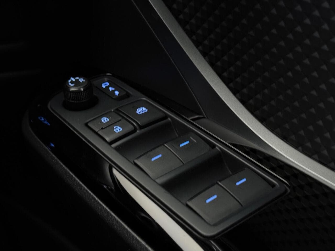 Toyota C-HR thumbnail Misc Controls