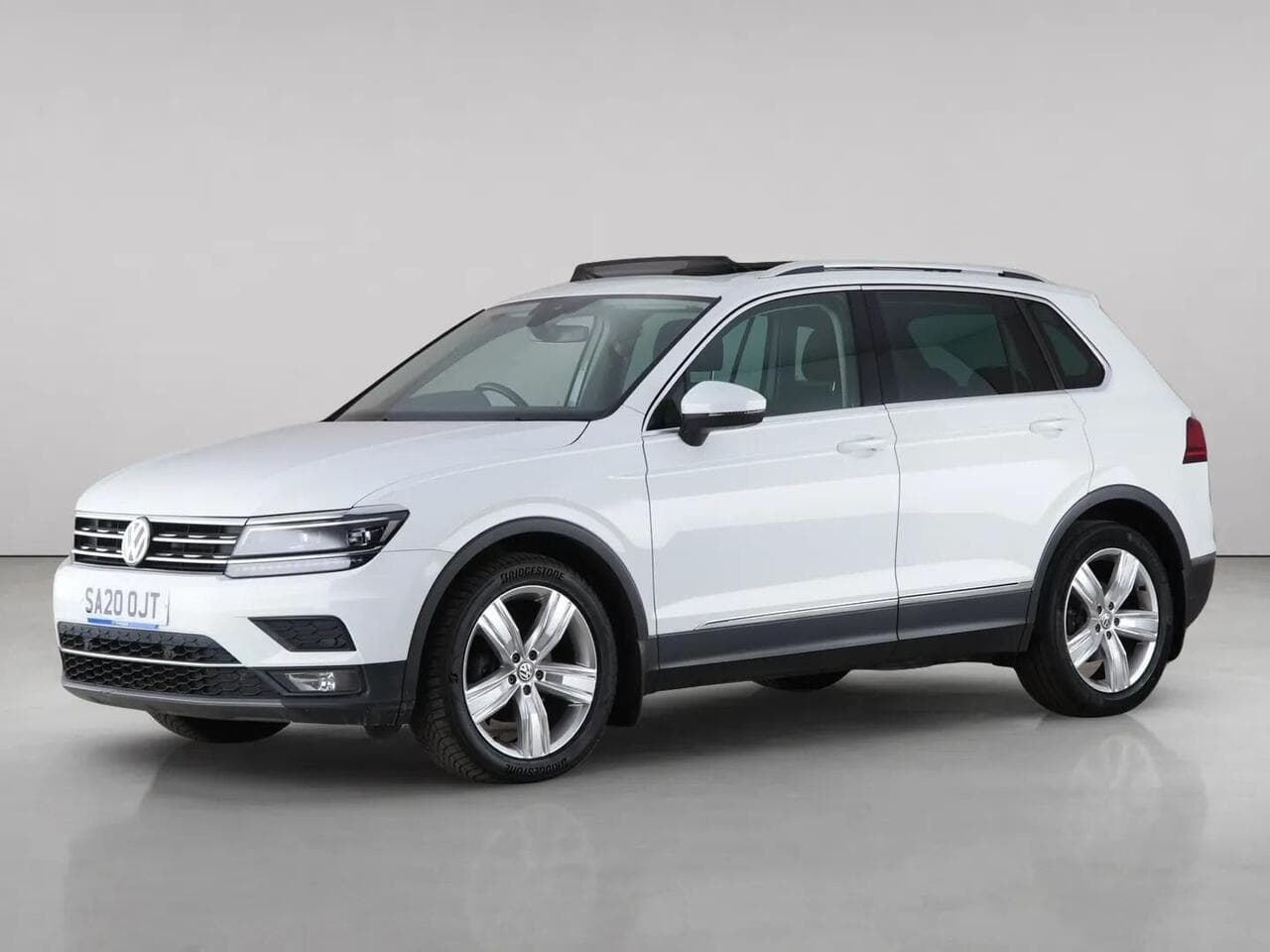 Volkswagen Tiguan thumbnail Front Left