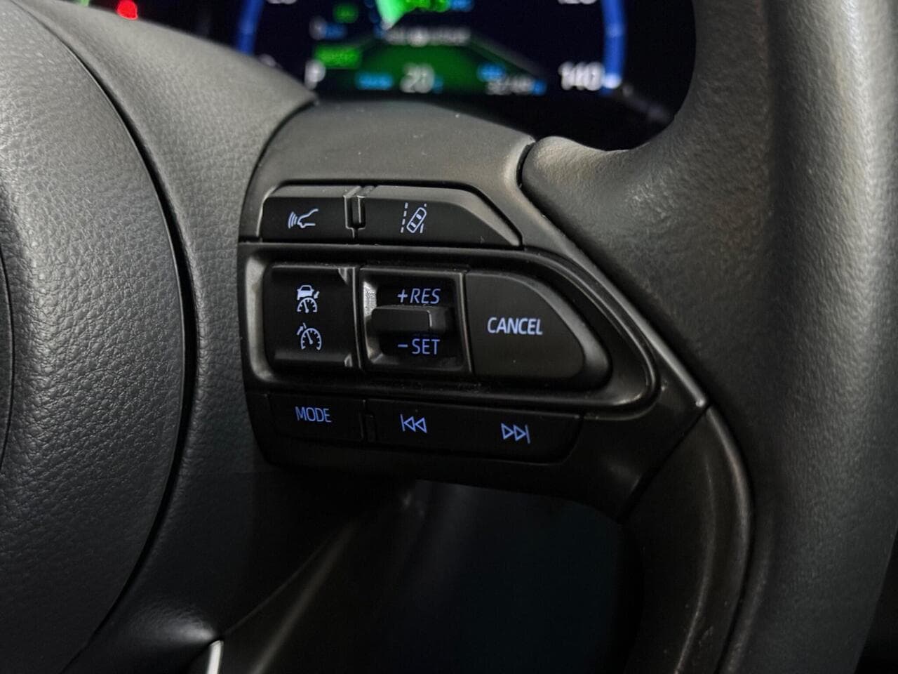 Toyota Yaris Cross thumbnail Misc Controls